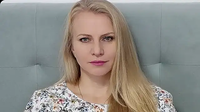 Snapshot of K__Adrienne chatting on October 27, 6:17 am K Adrienne online show from October 27, 6:17 am