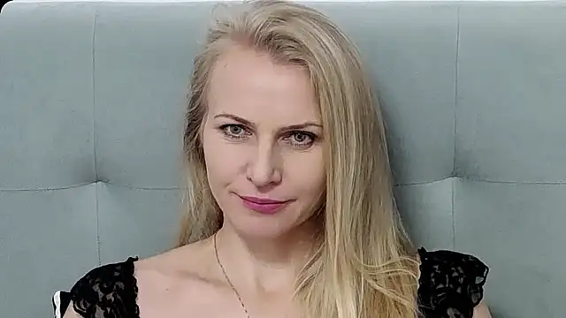 Snapshot of K__Adrienne chatting on November 7, 8:14 am K Adrienne online show from November 7, 8:14 am