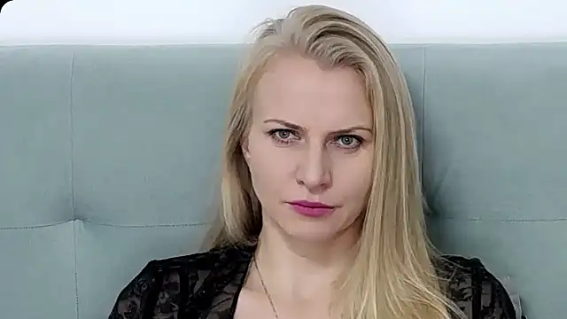 Snapshot of K__Adrienne chatting on November 8, 6:02 am K Adrienne online show from November 8, 6:02 am