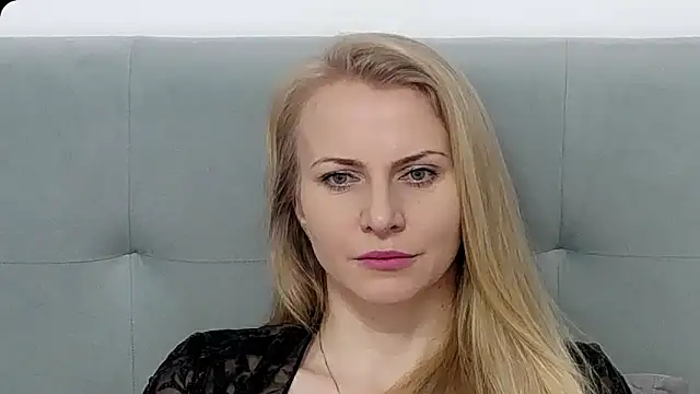 Snapshot of K__Adrienne chatting on February 27, 6:13 am K Adrienne online show from February 27, 6:13 am