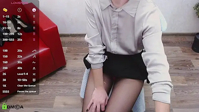 VickyGolden online show from November 17, 4:40 am