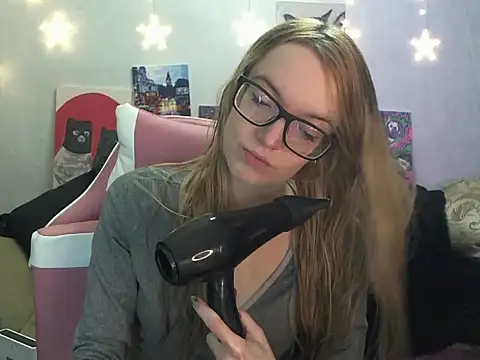 SecretSophia online show from November 18, 9:08 pm