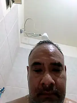 Snapshot of PhillDrake11 chatting on December 17, 5:13 am PhillDrake11 online show from December 17, 5:13 am