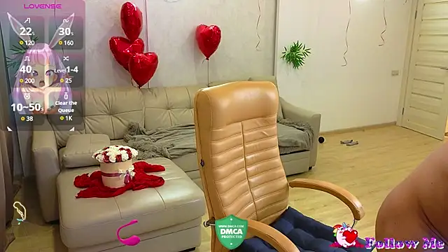 Snapshot of Rabbits_couplee chatting on February 13, 6:27 pm Rabbits couplee online show from February 13, 6:27 pm