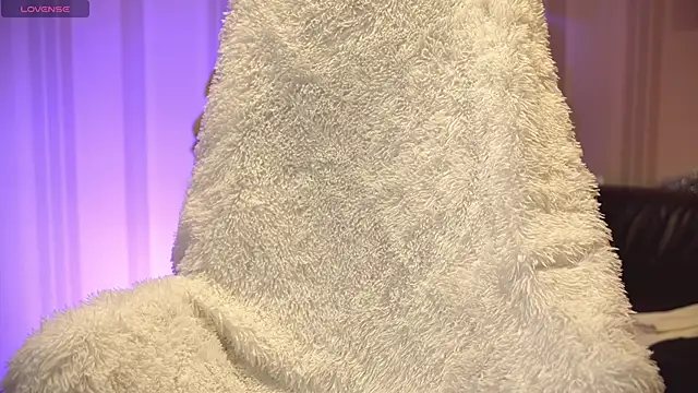 Snapshot of Danielle_Thomas chatting on December 21, 6:09 am Danielle Thomas online show from December 21, 6:09 am