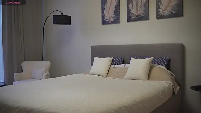 Snapshot of Danielle_Thomas chatting on September 18, 9:44 am Danielle Thomas online show from September 18, 9:44 am