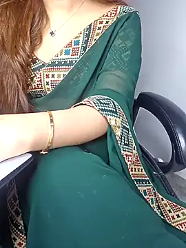 Snapshot of aliyaah_singh chatting on January 5, 10:08 pm aliyaah singh online show from January 5, 10:08 pm