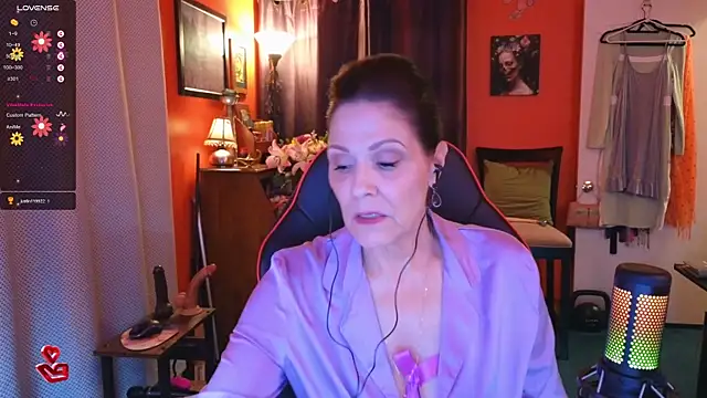 Snapshot of Good-Juju chatting on February 9, 4:57 am Good-Juju online show from February 9, 4:57 am