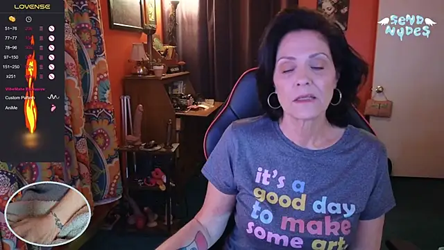 Snapshot of Good-Juju chatting on October 26, 12:05 am Good-Juju online show from October 26, 12:05 am