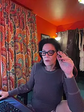 Snapshot of Good-Juju chatting on November 1, 12:12 am Good-Juju online show from November 1, 12:12 am