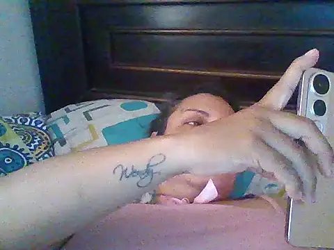 Snapshot of HallyGirlHot chatting on February 26, 4:28 pm HallyGirlHot online show from February 26, 4:28 pm