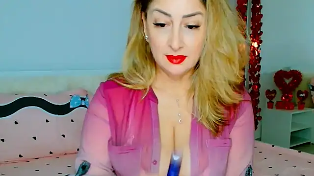 Snapshot of Tyana40 chatting on February 12, 2:24 am Tyana40 online show from February 12, 2:24 am