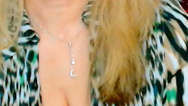 Snapshot of Tyana40 chatting on February 28, 5:37 am Tyana40 online show from February 28, 5:37 am