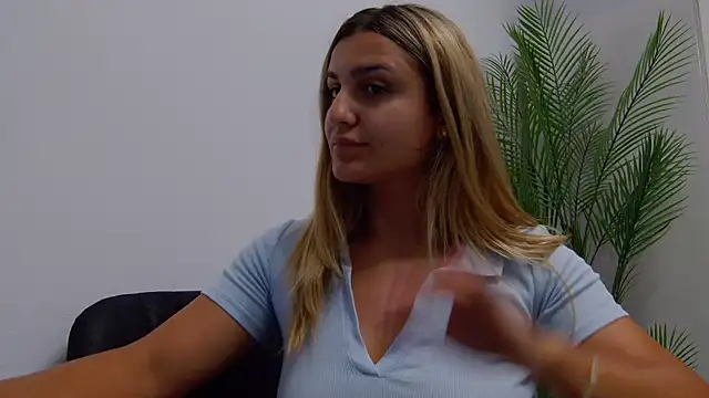 Snapshot of NicolePlay chatting on July 2, 8:37 pm NicolePlay online show from July 2, 8:37 pm