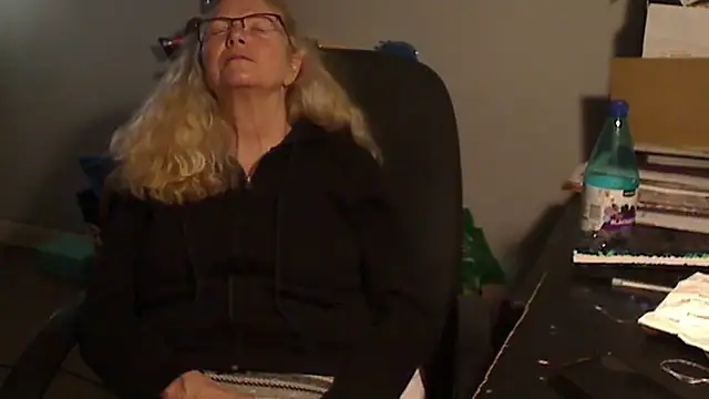 XTRAHORNYONE online show from February 22, 2:50 am