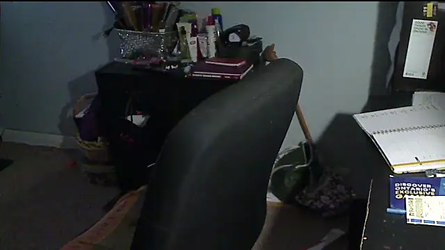 XTRAHORNYONE online show from November 18, 5:01 am