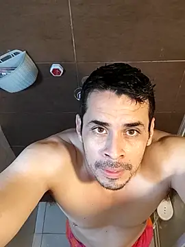 Snapshot of towers_j chatting on February 14, 6:19 pm towers j online show from February 14, 6:19 pm