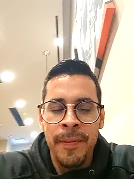 Snapshot of towers_j chatting on March 22, 1:43 am towers j online show from March 22, 1:43 am