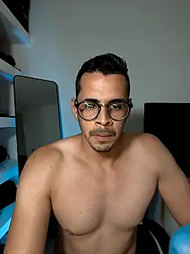 Snapshot of towers_j chatting on September 25, 11:30 pm towers j online show from September 25, 11:30 pm