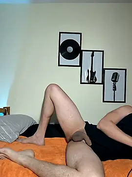 Snapshot of towers_j chatting on October 14, 3:40 am towers j online show from October 14, 3:40 am