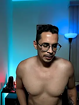 Snapshot of towers_j chatting on October 17, 3:10 am towers j online show from October 17, 3:10 am