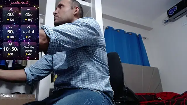 Snapshot of lewislamxxx_hot chatting on December 12, 11:25 pm lewislamxxx hot online show from December 12, 11:25 pm