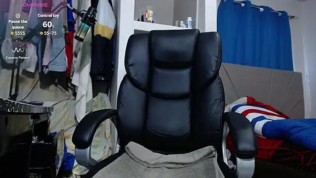 Snapshot of lewislamxxx_hot chatting on October 2, 8:27 pm lewislamxxx hot online show from October 2, 8:27 pm