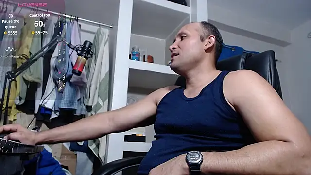 Snapshot of lewislamxxx_hot chatting on November 8, 11:14 pm lewislamxxx hot online show from November 8, 11:14 pm