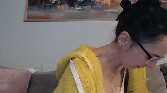 cleophee online show from April 2, 5:49 am