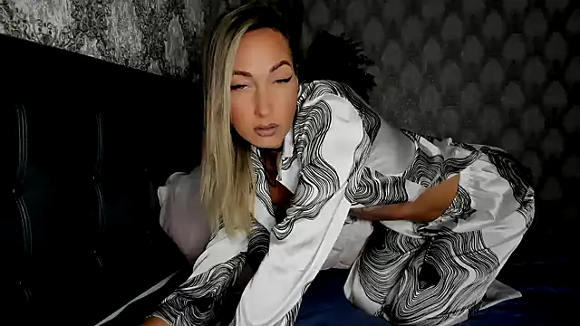 StarryHanna online show from February 18, 8:14 pm