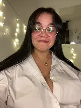 Snapshot of -Camila chatting on May 16, 4:42 am -Camila online show from May 16, 4:42 am