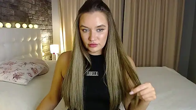 Snapshot of starrydoll chatting on October 23, 3:44 pm starrydoll online show from October 23, 3:44 pm