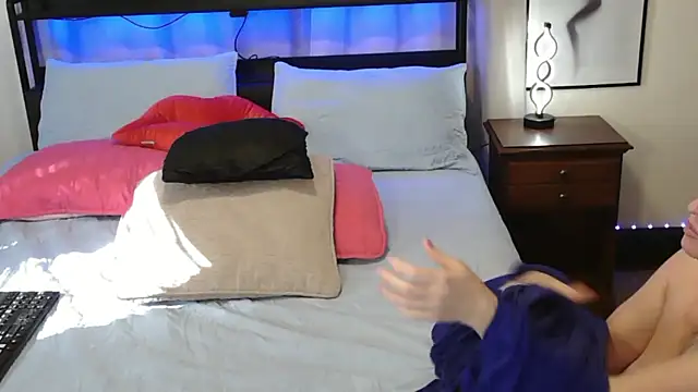 HollieBim online show from December 3, 6:17 pm