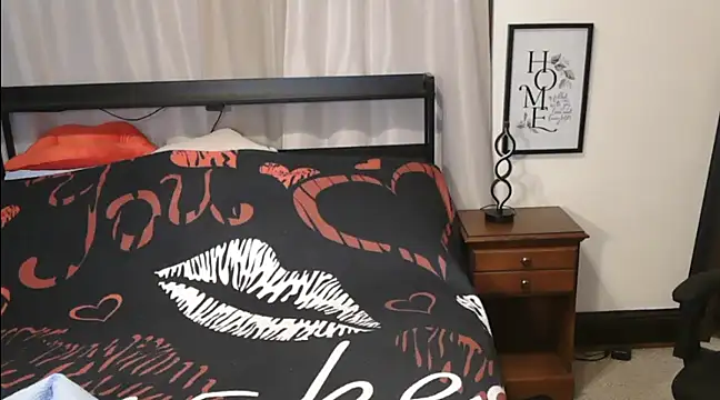 HollieBim online show from December 9, 3:11 pm