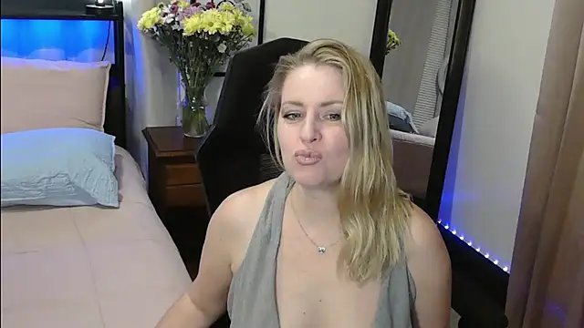 HollieBim online show from January 19, 5:37 am