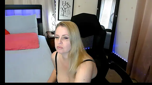 HollieBim online show from March 21, 2:51 pm