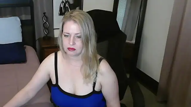 HollieBim online show from May 21, 1:18 pm