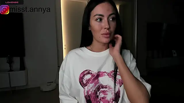 Snapshot of hotdeedee chatting on December 8, 12:08 pm hotdeedee online show from December 8, 12:08 pm