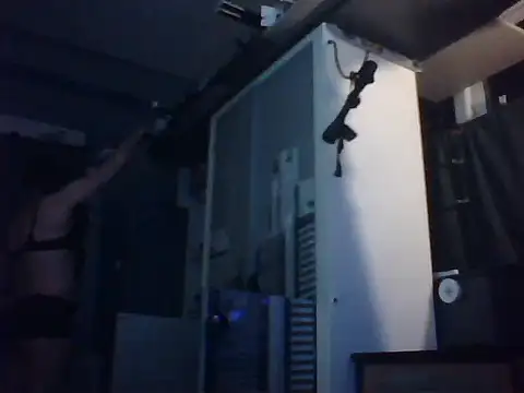 Snapshot of Slutviki69 chatting on October 28, 11:40 pm Slutviki69 online show from October 28, 11:40 pm