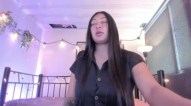 Snapshot of Pocahontas_power chatting on February 18, 4:48 pm Pocahontas power online show from February 18, 4:48 pm
