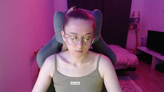 Snapshot of AnabelFrel chatting on October 16, 12:11 am AnabelFrel online show from October 16, 12:11 am