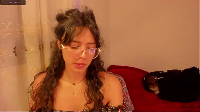 Snapshot of aluna_0310 chatting on December 2, 11:29 pm aluna 0310 online show from December 2, 11:29 pm