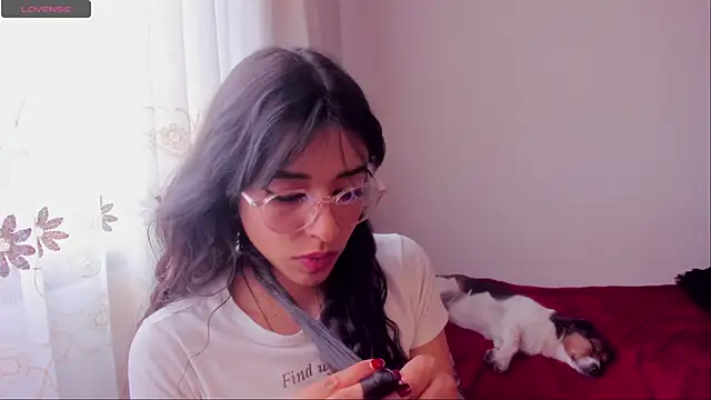 Snapshot of aluna_0310 chatting on December 16, 7:54 pm aluna 0310 online show from December 16, 7:54 pm