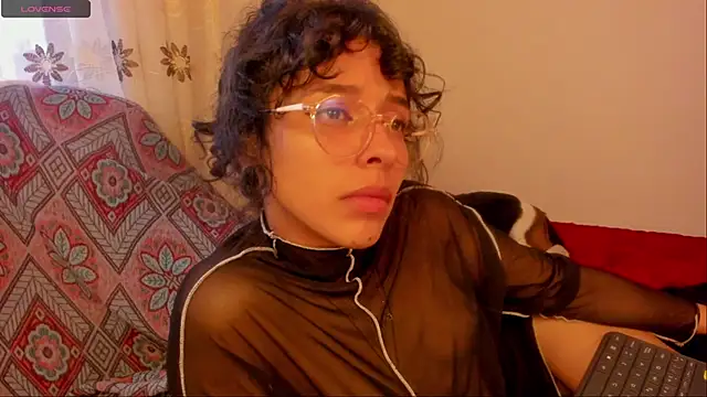 Snapshot of aluna_0310 chatting on January 3, 10:51 pm aluna 0310 online show from January 3, 10:51 pm