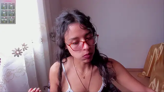 Snapshot of aluna_0310 chatting on October 12, 5:23 pm aluna 0310 online show from October 12, 5:23 pm