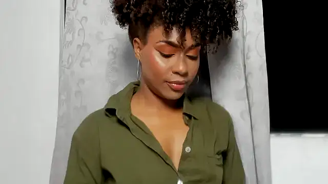 thaimy  online show from November 3, 1:51 am