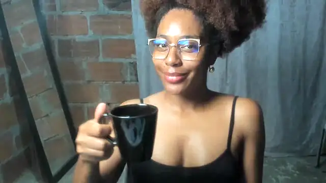 Snapshot of thaimy_ chatting on June 11, 1:49 am thaimy online show from June 11, 1:49 am