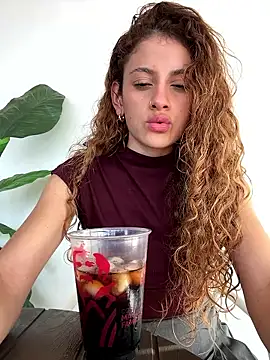 Snapshot of alana15 chatting on January 14, 9:20 pm alana15 online show from January 14, 9:20 pm