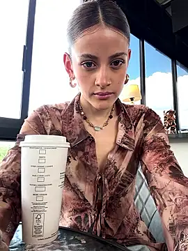 Snapshot of alana15 chatting on January 18, 5:06 pm alana15 online show from January 18, 5:06 pm