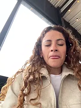 Snapshot of alana15 chatting on February 1, 3:54 pm alana15 online show from February 1, 3:54 pm